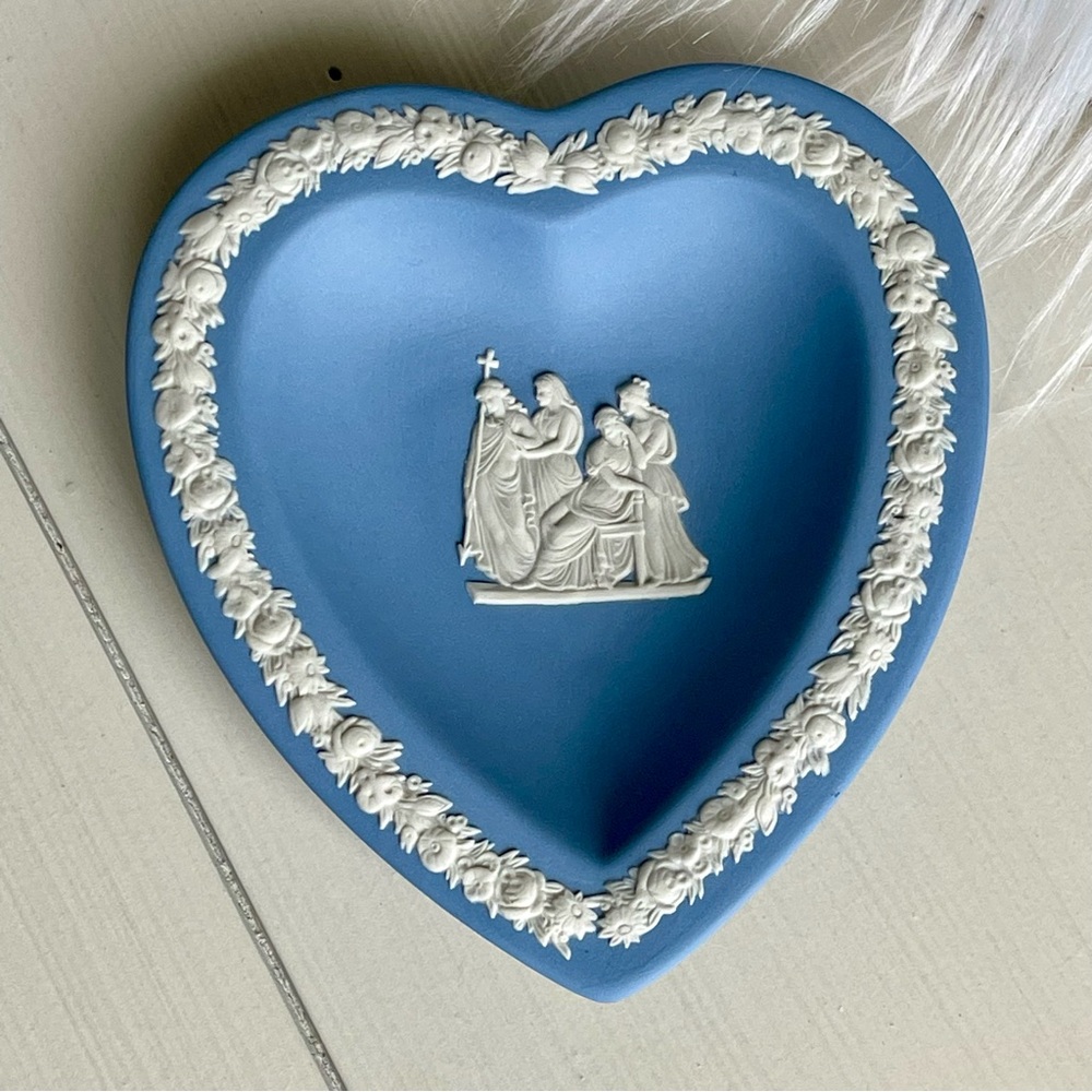 WEDGEWOOD | Vintage | "The Procession" Jasperware Heart Shape Dish Tray